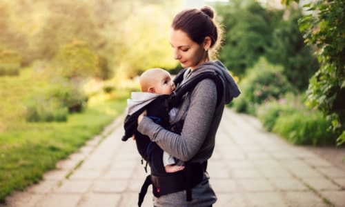 What Is Babywearing And What Are The Benefits? mum